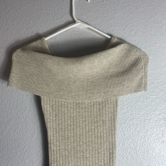Elegant Cream Knit Off-Shoulder Dress - Picture 5 of 6